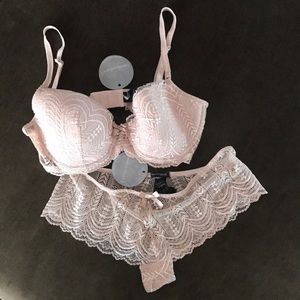 Elle Macpherson Intimates lingerie set